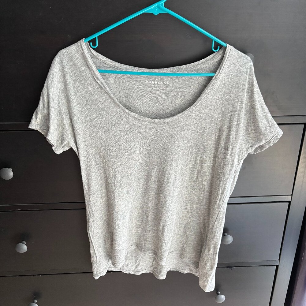 Everlane U neck cotton t shirt size S